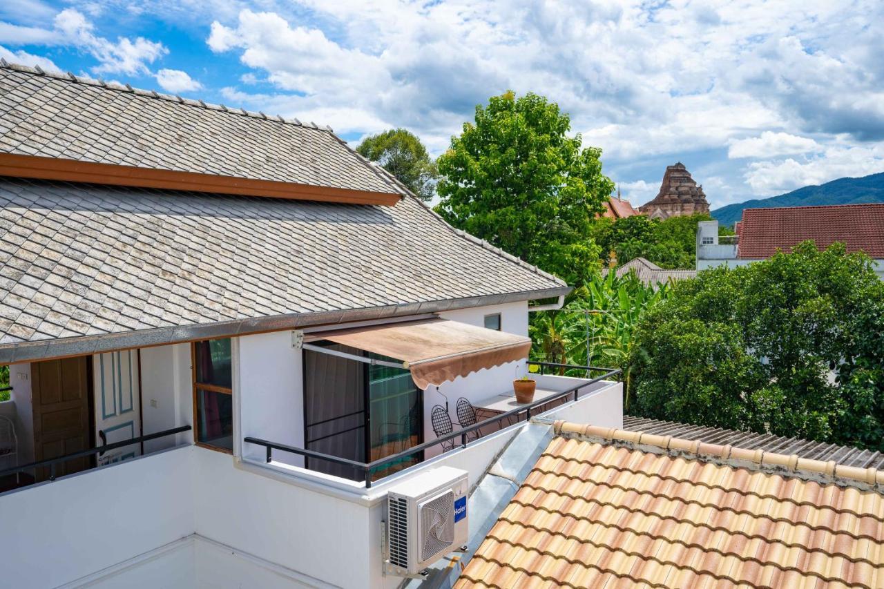 Mammoth Art Studio Pool Villa In Old City Chiang Mai Exterior photo